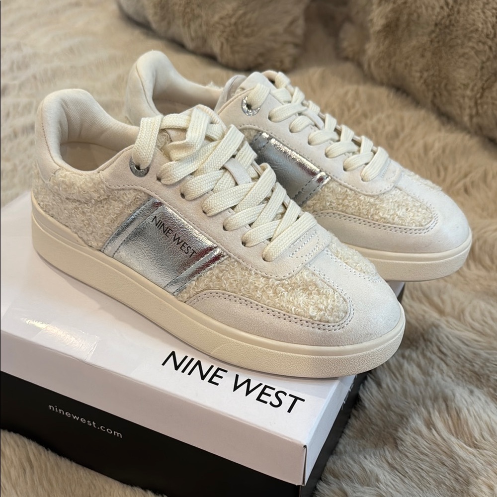 NWT AND BOX LINEHAN Nine West Cream and Silver SHEARLING Women's Sneakers